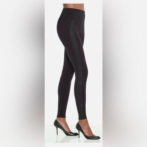 Spanx 2436 Ready to WOW Snakeskin Tuxedo Stripe Black size Medium leggings